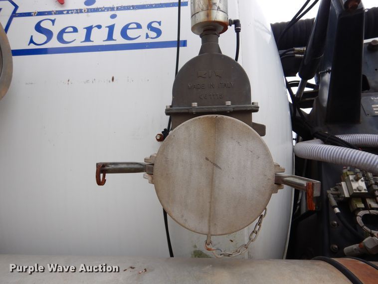 image for item DJ7302 2003 Sterling L7500  sewer jetter truck