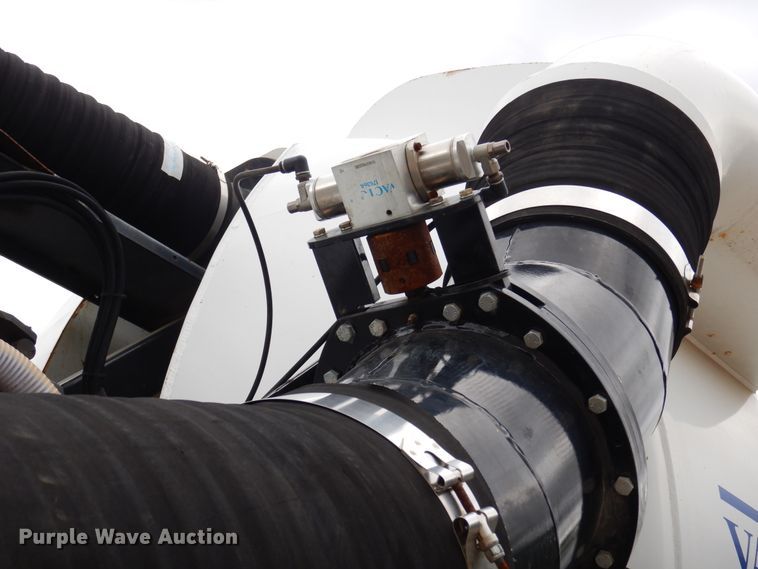 image for item DJ7302 2003 Sterling L7500  sewer jetter truck