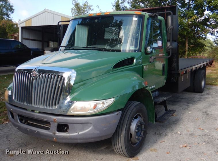 image for item DL0144 2007 International 4100  flatbed truck