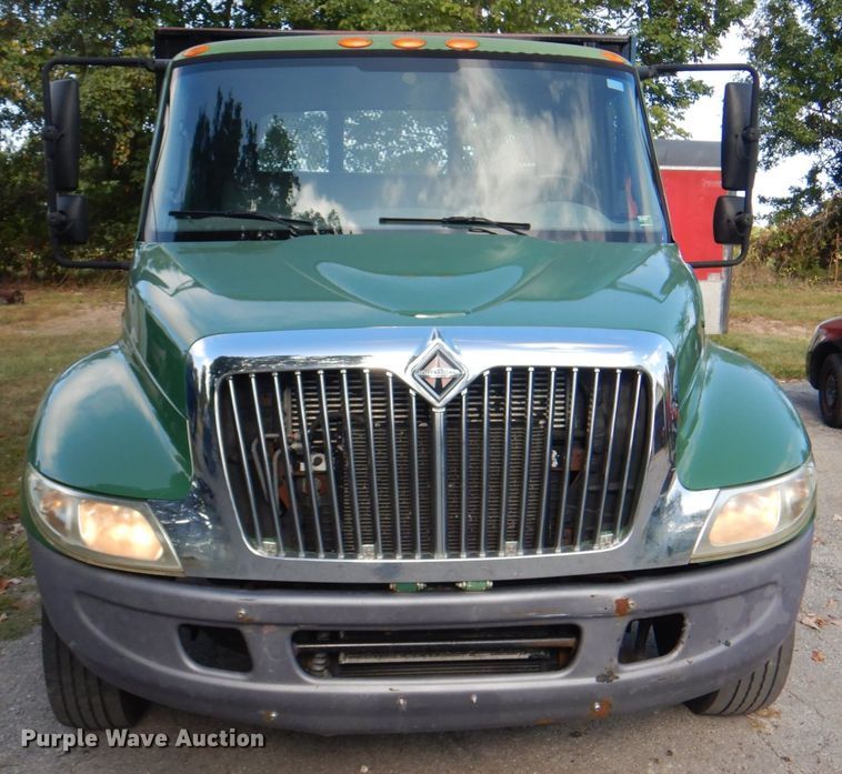 image for item DL0144 2007 International 4100  flatbed truck