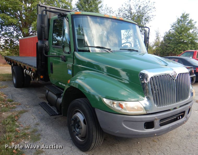 image for item DL0144 2007 International 4100  flatbed truck