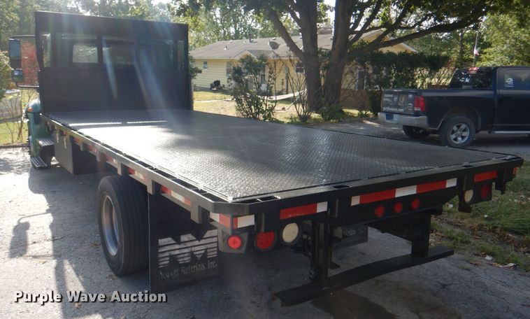 image for item DL0144 2007 International 4100  flatbed truck