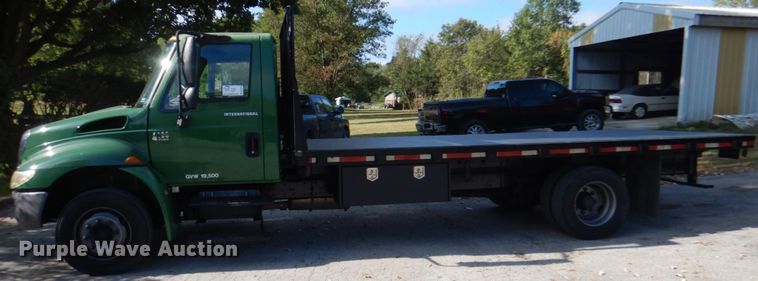 image for item DL0144 2007 International 4100  flatbed truck