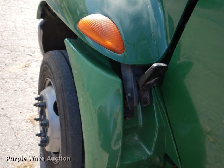 image for item DL0144 2007 International 4100  flatbed truck