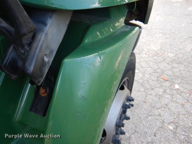 image for item DL0144 2007 International 4100  flatbed truck