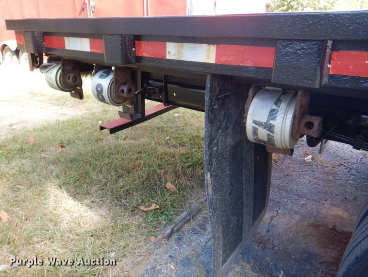 image for item DL0144 2007 International 4100  flatbed truck