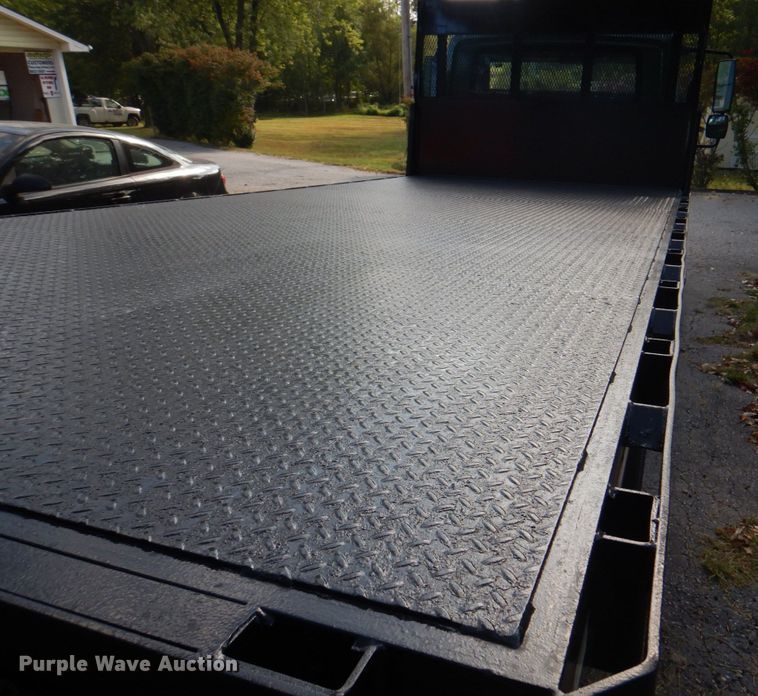 image for item DL0144 2007 International 4100  flatbed truck