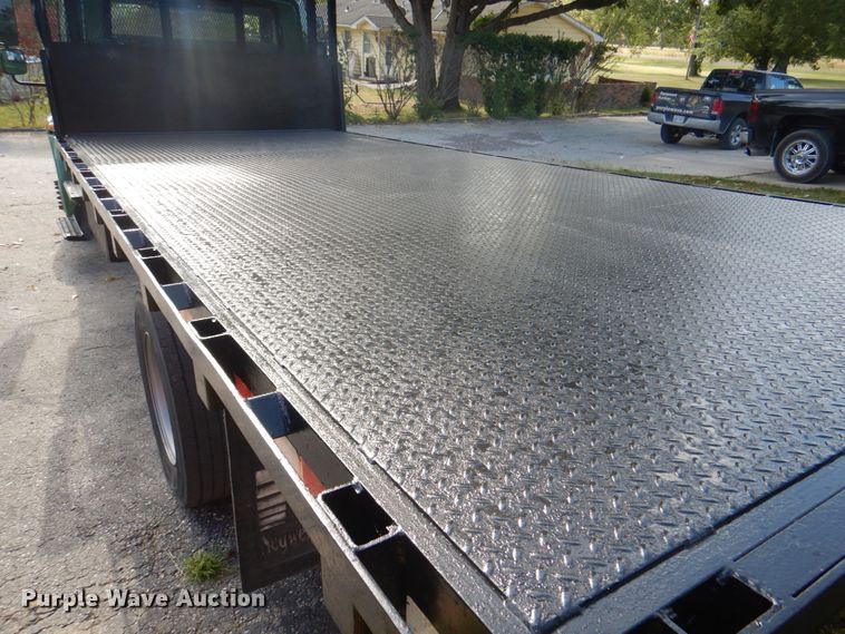 image for item DL0144 2007 International 4100  flatbed truck