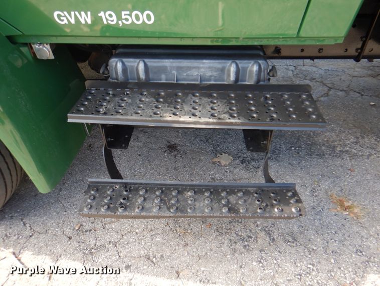 image for item DL0144 2007 International 4100  flatbed truck