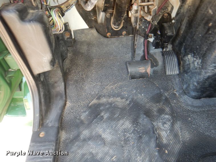 image for item DL0144 2007 International 4100  flatbed truck