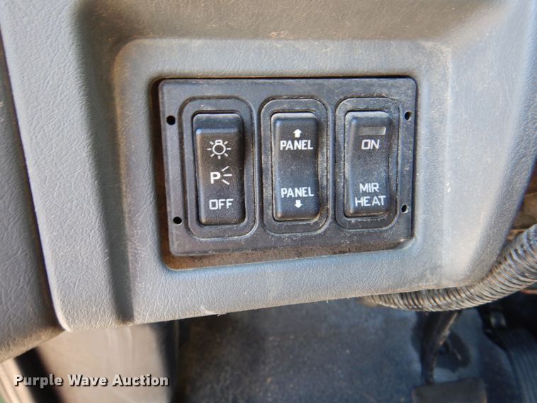 image for item DL0144 2007 International 4100  flatbed truck