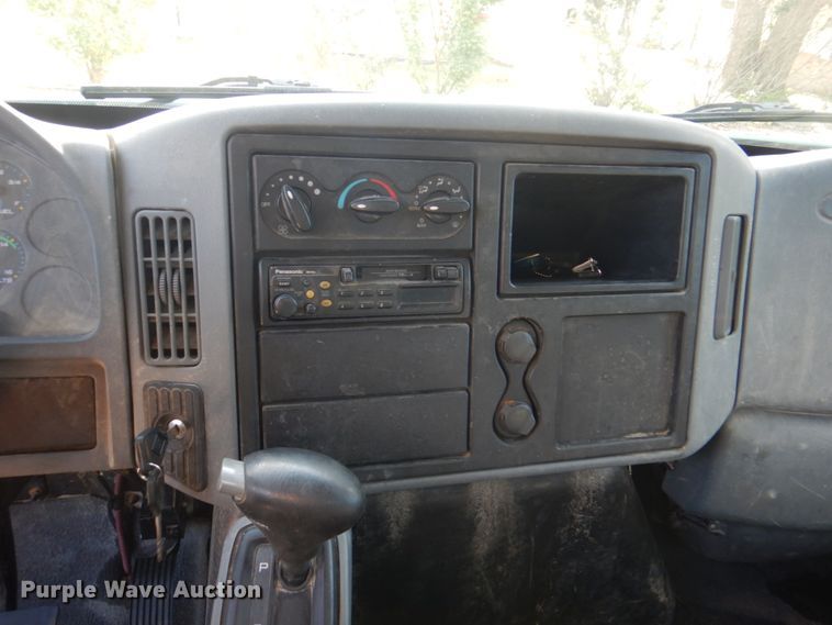 image for item DL0144 2007 International 4100  flatbed truck