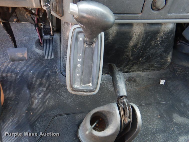 image for item DL0144 2007 International 4100  flatbed truck