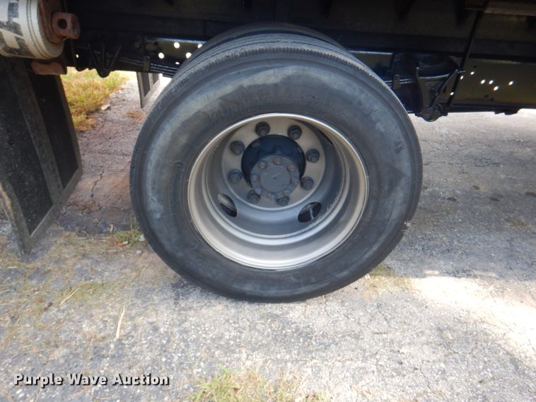 image for item DL0144 2007 International 4100  flatbed truck