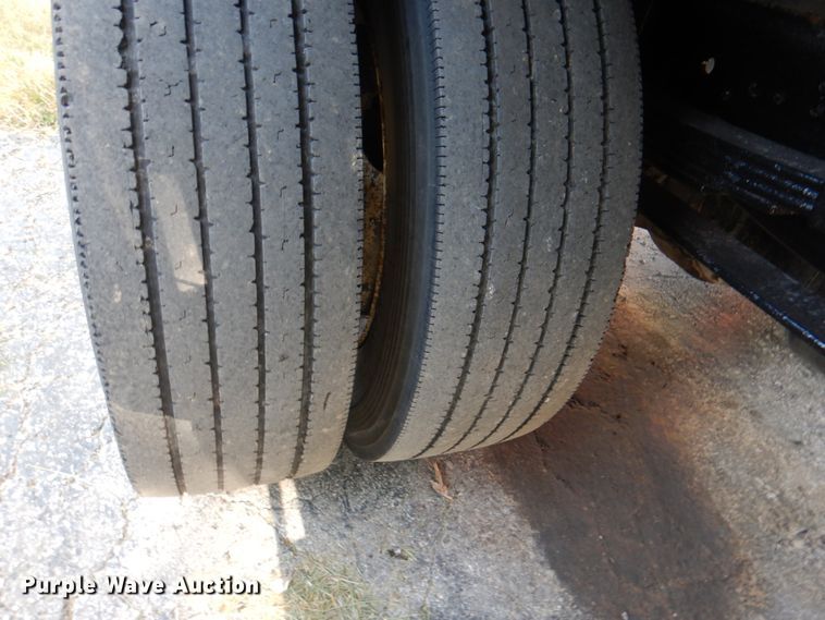 image for item DL0144 2007 International 4100  flatbed truck