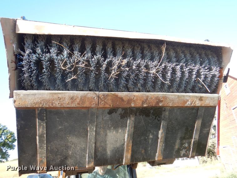 image for item DL0172 72"W skid steer broom