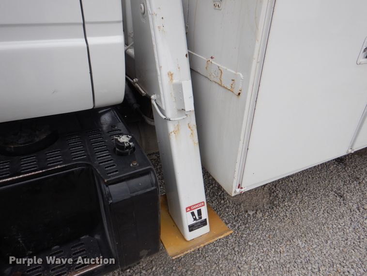 image for item DL0178 2000 Chevrolet C8500  bucket truck