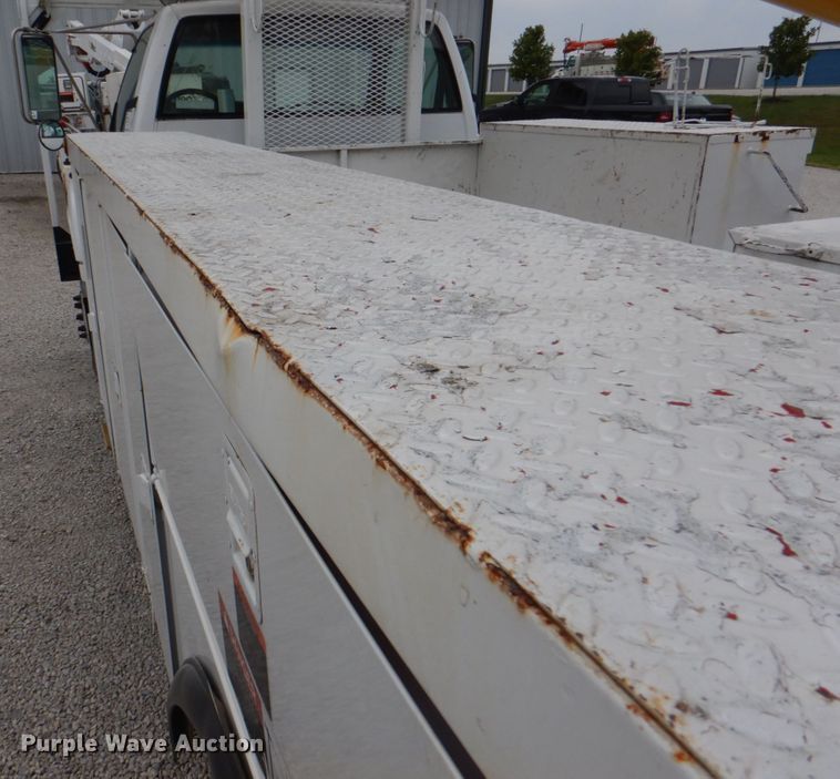 image for item DL0178 2000 Chevrolet C8500  bucket truck