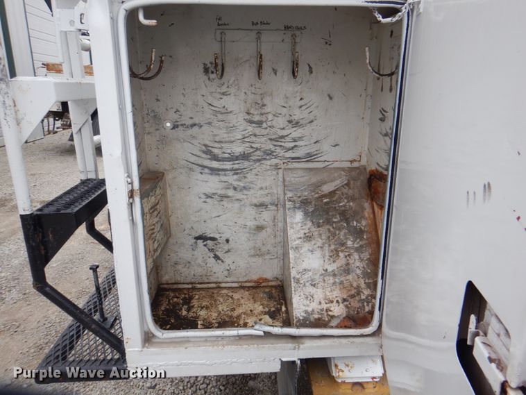 image for item DL0178 2000 Chevrolet C8500  bucket truck