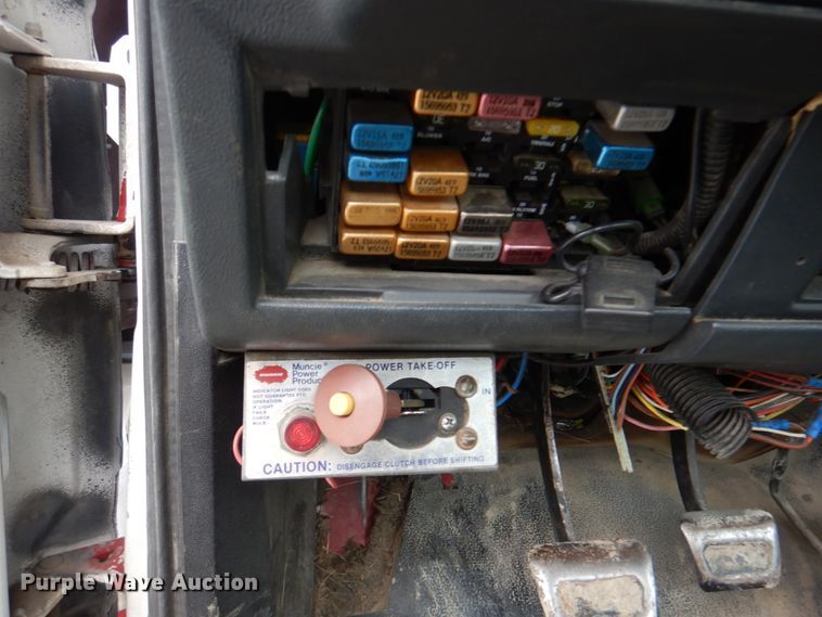 image for item DL0178 2000 Chevrolet C8500  bucket truck