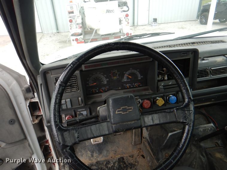 image for item DL0178 2000 Chevrolet C8500  bucket truck