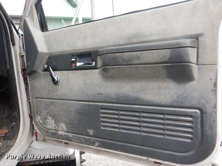 image for item DL0178 2000 Chevrolet C8500  bucket truck