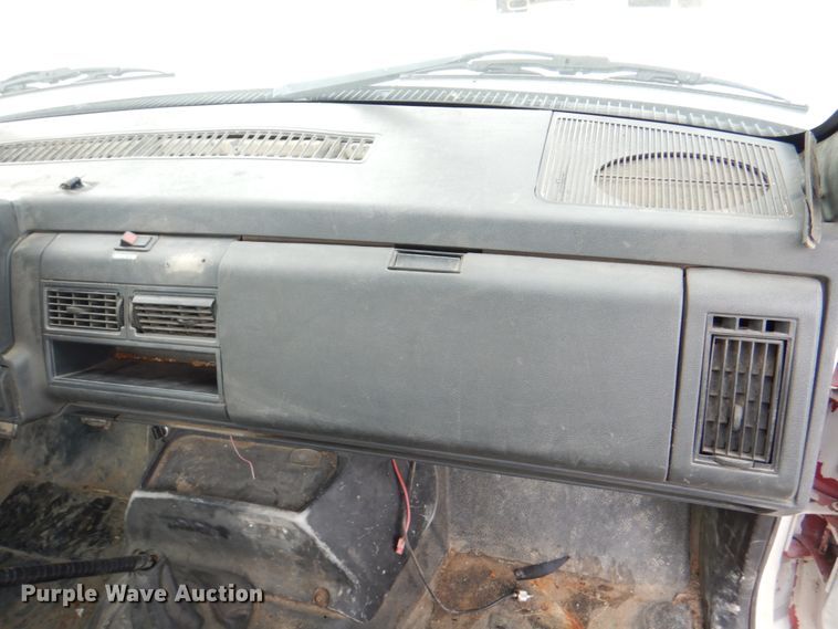 image for item DL0178 2000 Chevrolet C8500  bucket truck