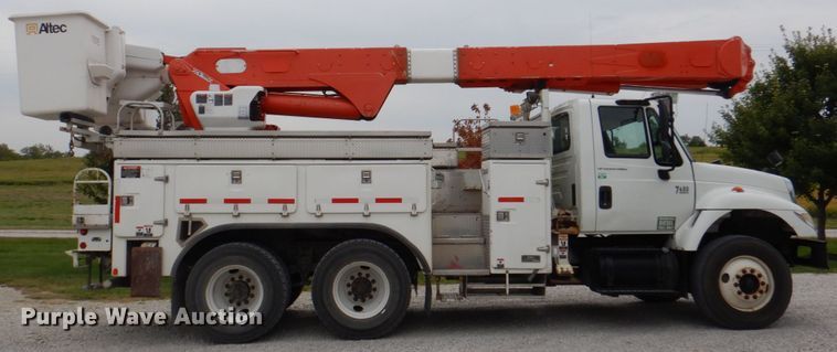 image for item DL0179 2007 International 7400  bucket truck