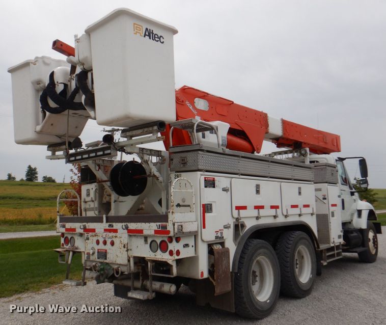 image for item DL0179 2007 International 7400  bucket truck