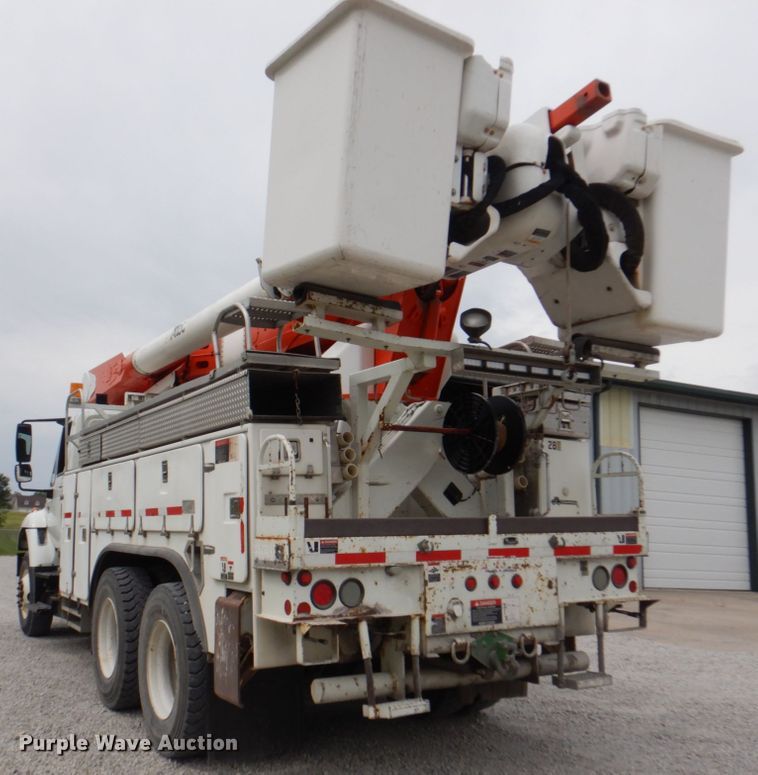 image for item DL0179 2007 International 7400  bucket truck