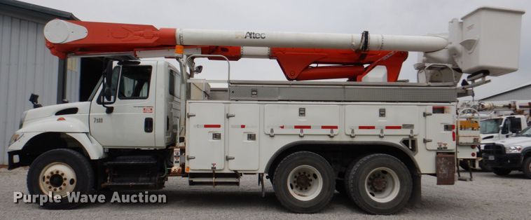 image for item DL0179 2007 International 7400  bucket truck