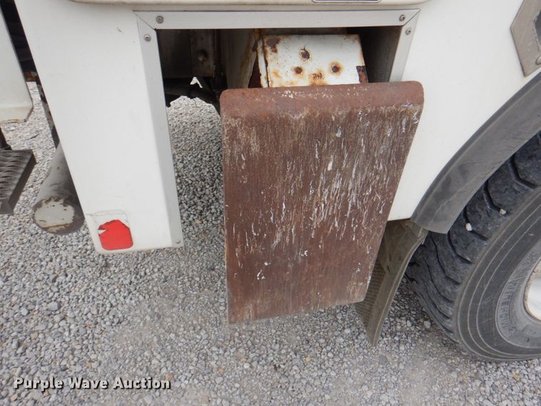 image for item DL0179 2007 International 7400  bucket truck