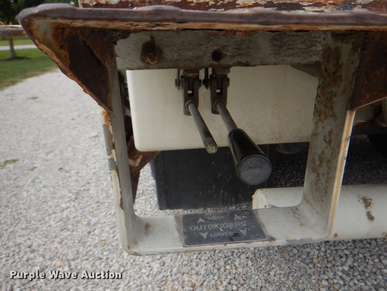 image for item DL0179 2007 International 7400  bucket truck