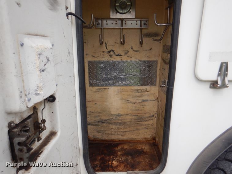 image for item DL0179 2007 International 7400  bucket truck