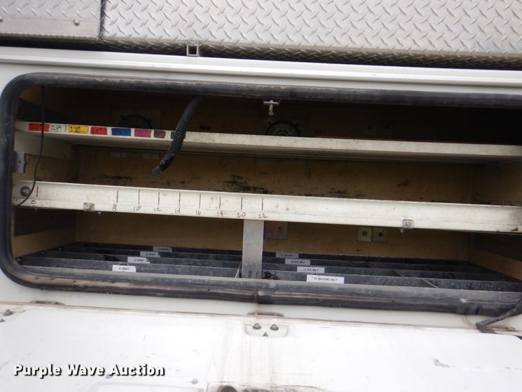 image for item DL0179 2007 International 7400  bucket truck