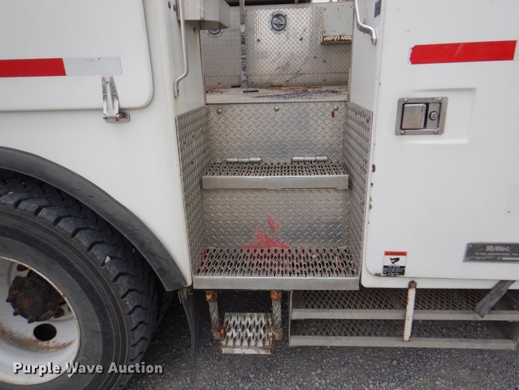 image for item DL0179 2007 International 7400  bucket truck