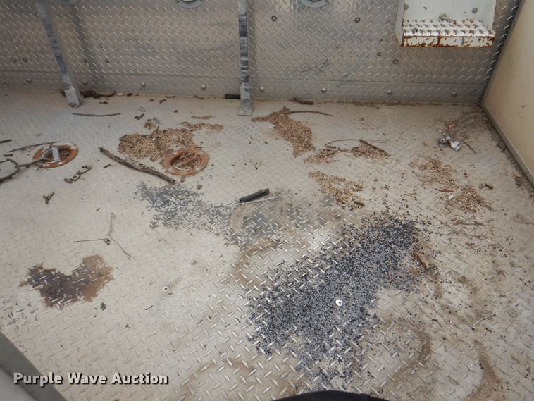 image for item DL0179 2007 International 7400  bucket truck