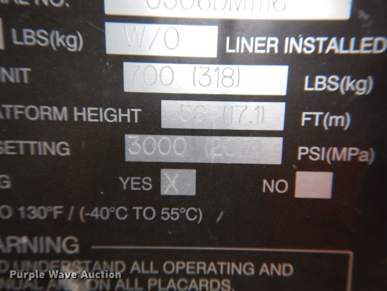 image for item DL0179 2007 International 7400  bucket truck