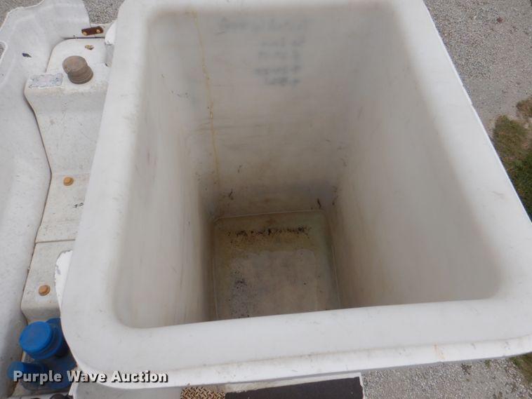 image for item DL0179 2007 International 7400  bucket truck