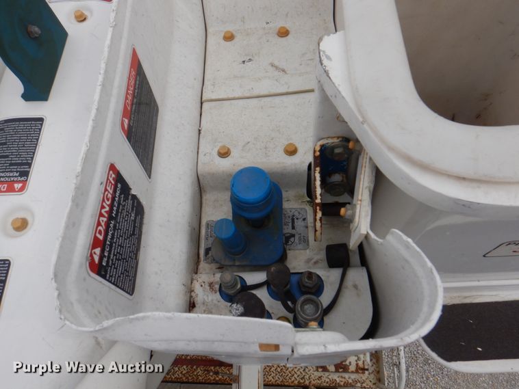 image for item DL0179 2007 International 7400  bucket truck