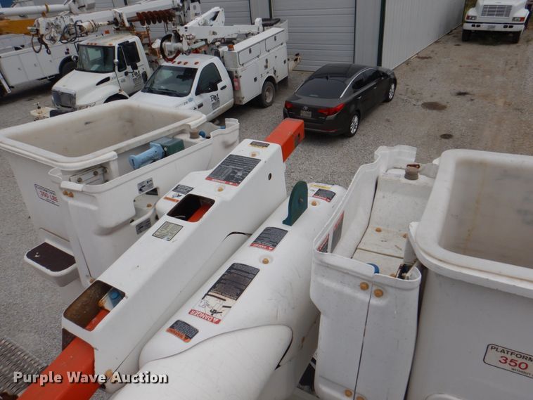 image for item DL0179 2007 International 7400  bucket truck