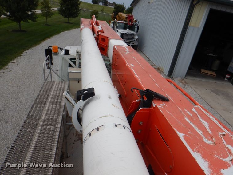 image for item DL0179 2007 International 7400  bucket truck