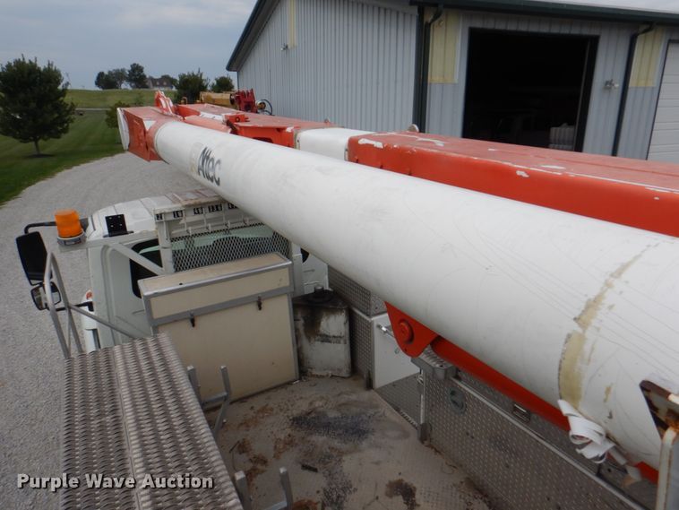 image for item DL0179 2007 International 7400  bucket truck