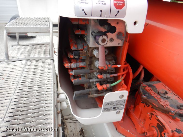 image for item DL0179 2007 International 7400  bucket truck