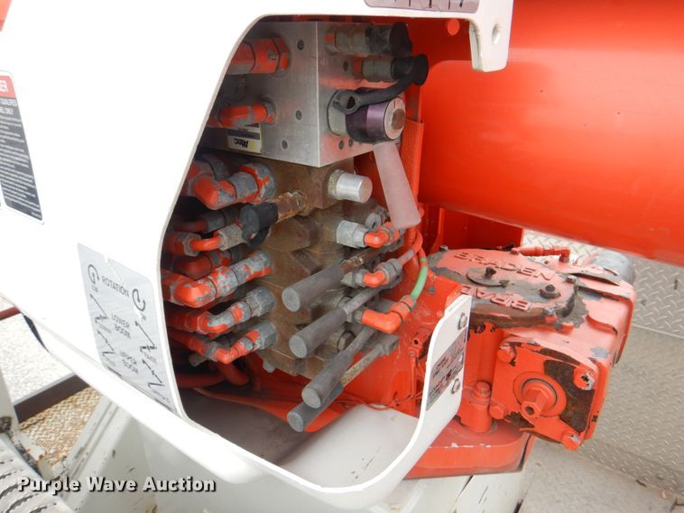 image for item DL0179 2007 International 7400  bucket truck