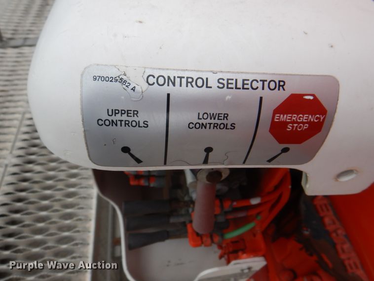 image for item DL0179 2007 International 7400  bucket truck