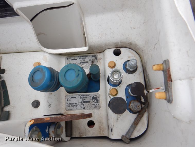 image for item DL0179 2007 International 7400  bucket truck