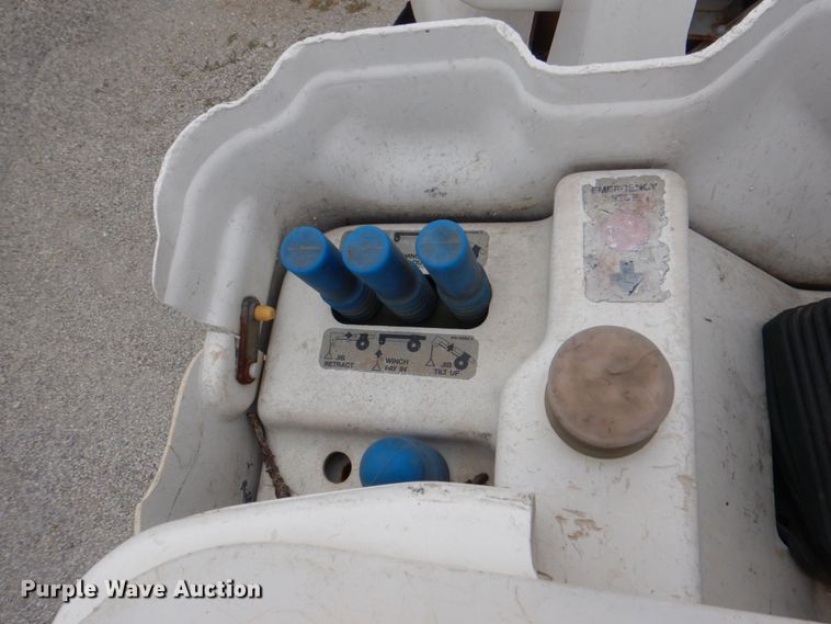 image for item DL0179 2007 International 7400  bucket truck