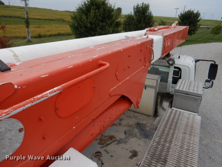 image for item DL0179 2007 International 7400  bucket truck