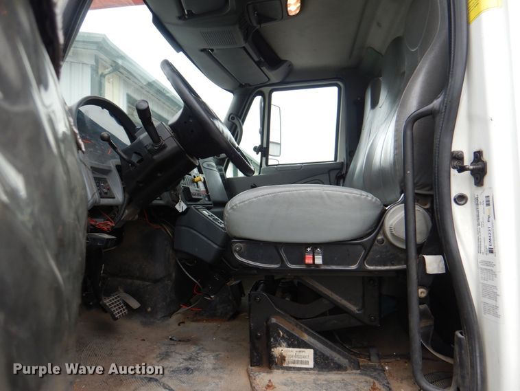 image for item DL0179 2007 International 7400  bucket truck